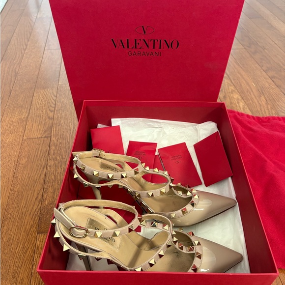 Valentino Garavani Beige Studded Heels - Picture 12 of 13